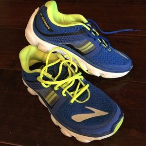 Brooks Pure Flow 4 Boys Size 1- NEW never worn