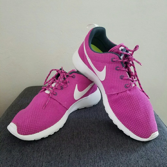 (ON-HOLD) PINK Nike Roshe