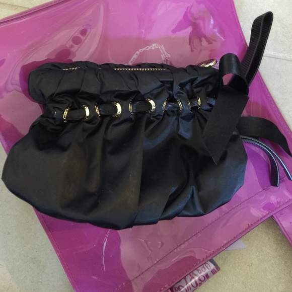 Henri bendel wristlet