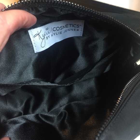 ⬇️💋NIP💋HP🎈KYLIE LIMITED ADDITION COSMETIC BAG💋 - Picture 3 of 4