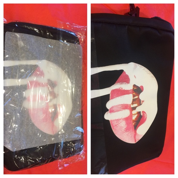 ⬇️💋NIP💋HP🎈KYLIE LIMITED ADDITION COSMETIC BAG💋 - Picture 4 of 4