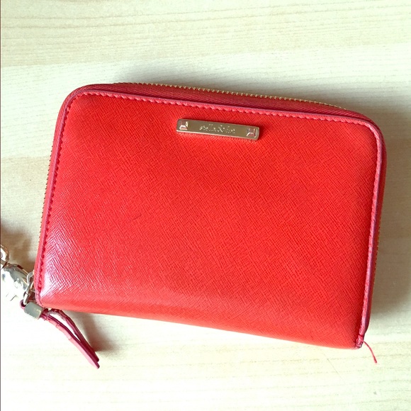 Stella & Dot Chelsea Tech Wallet in Poppy