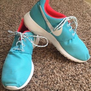 Nike Roshe Run sneakers