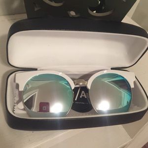 Quay Australia Highly Strung limited edition White