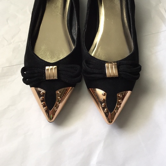 mark. Black suede gold toe flats! Size 7 - Picture 2 of 4
