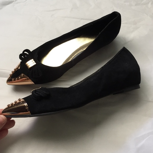 mark. Black suede gold toe flats! Size 7 - Picture 3 of 4