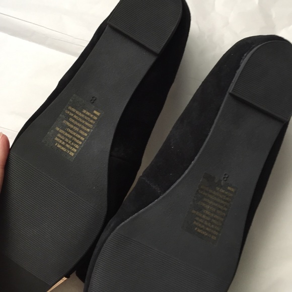 mark. Black suede gold toe flats! Size 7 - Picture 4 of 4
