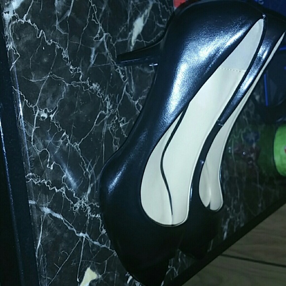 High heels - Picture 4 of 4