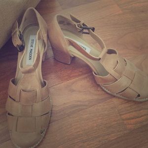 Steve Madden 2" think heel tan sandal
