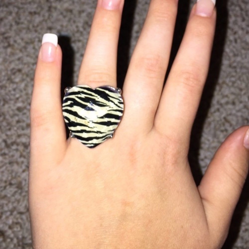 Stretchy zebra print heart ring