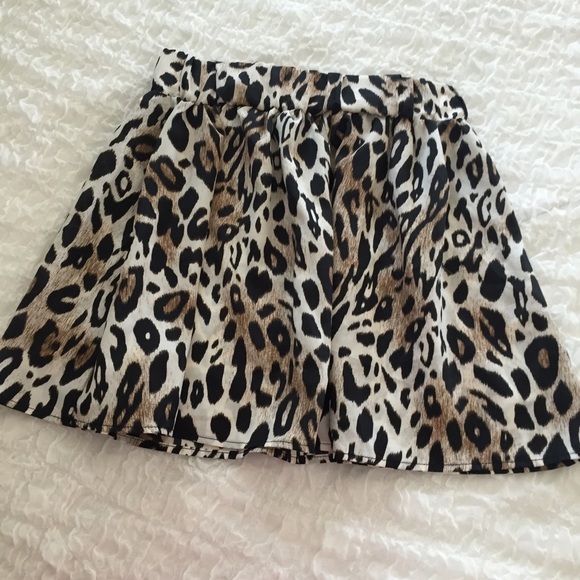 Flirty Leopard Print Skirt w/ Bow - Picture 4 of 4