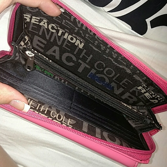 Kenneth Cole Wallet - Picture 2 of 3