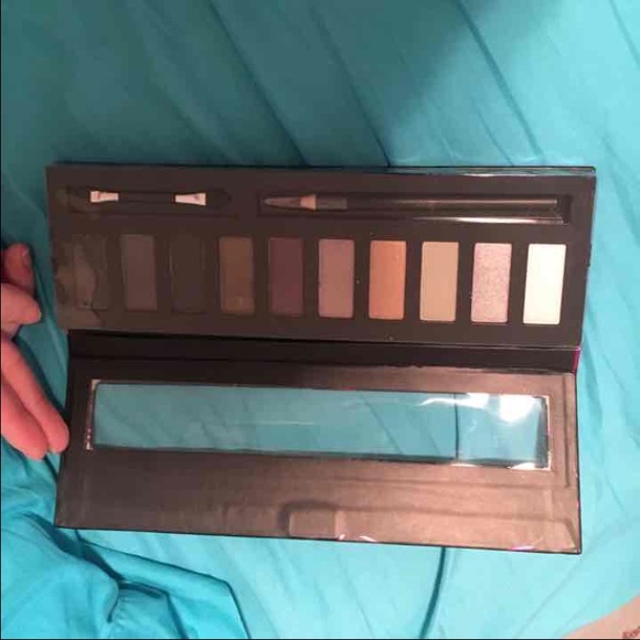 Eyeshadow kit - Picture 2 of 3