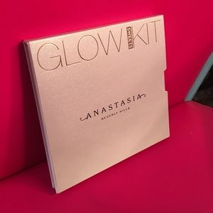 FLASH SALE GET IT BEFORE 12 Sweets Glow Kit!!