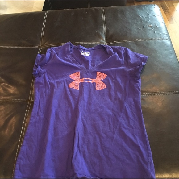 Size large under Armour Tshirt