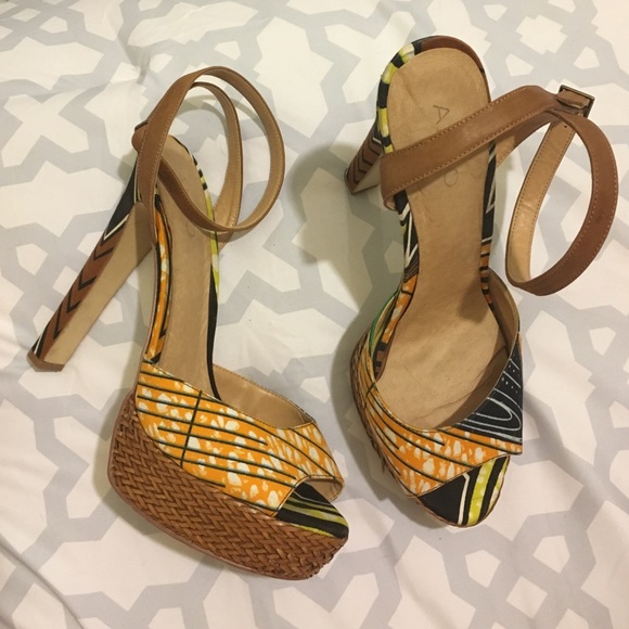 Peep toe summer fun heels!