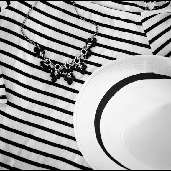 Super Chic Black & Crystal Statement Necklace - Picture 2 of 5