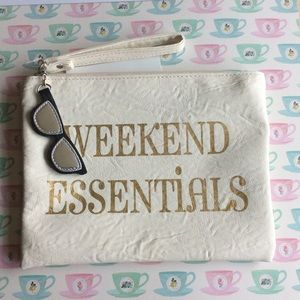 NWT weekend essentials large makeup bag/wristlet