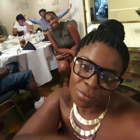 Meet your Posher, Leandrya