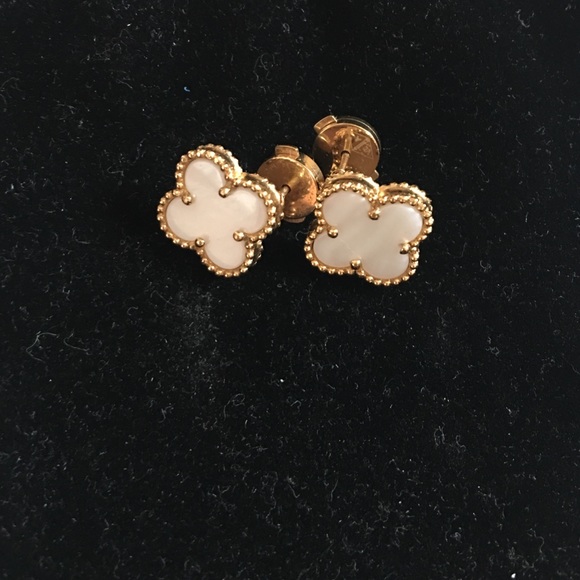 VC beautiful earring