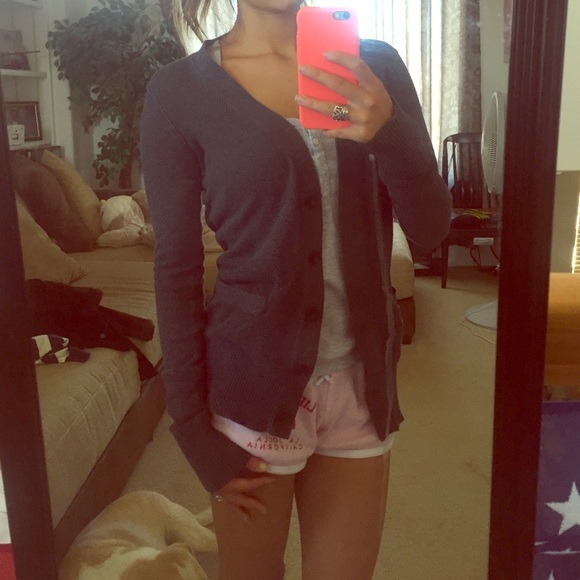 Super cute gray cardigan 💗