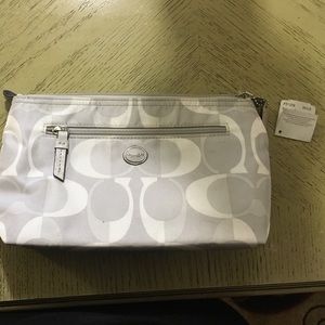 Silver cute makeup bag 👛👛