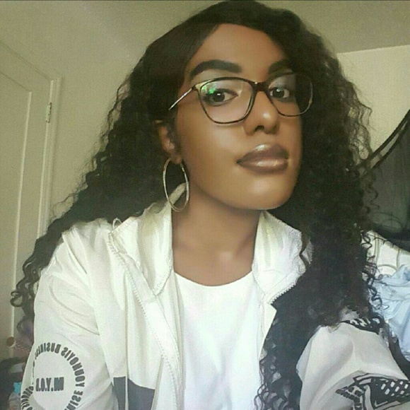 Meet your Posher, Skyy