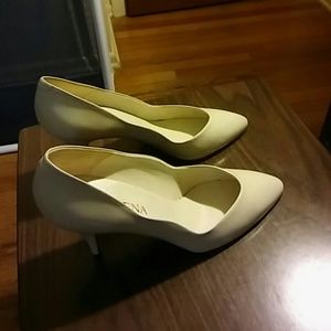 Gavena white leather pumps