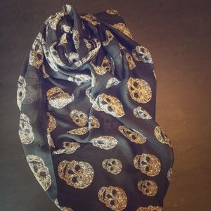 Skull scarf