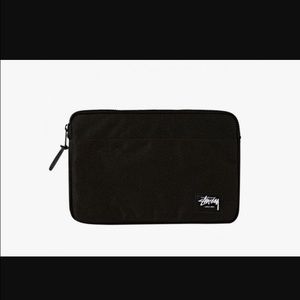 💯Auth. Stussy x Herschel Colab Ipad case. Black