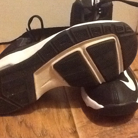 Nike AirMax Stutter Step 2 - Picture 2 of 4