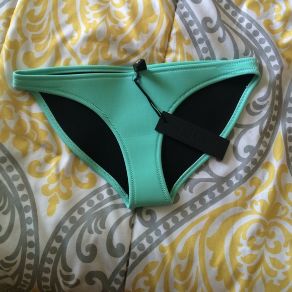 NWT Authentic Triangl bikini bottoms! Size small