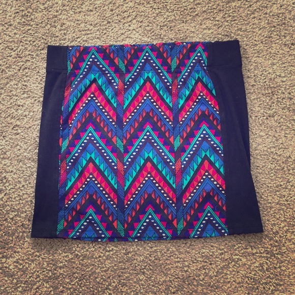 Cute patterned skirt!