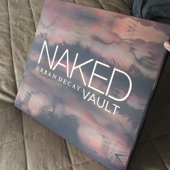 Limited Edition Urban Decay Naked Vault - Vol 1