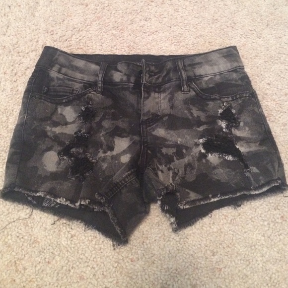 Hottopic camo distressed shorts