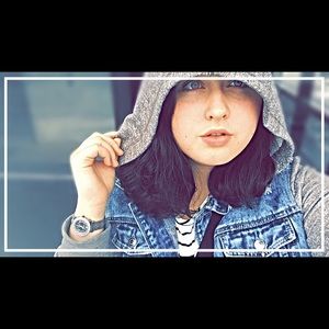 Meet your Posher, Riana