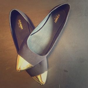 Black and gold pointed flats