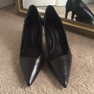 NWOT | Massimo Dutti black leather pumps
