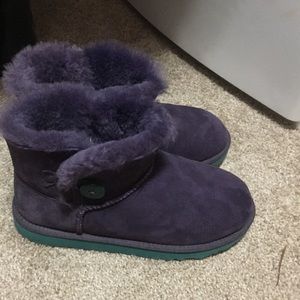 Authentic purple and real/ low bailey button uggs