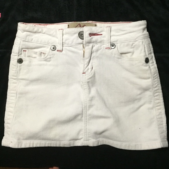 White corduroy skirt with pockets