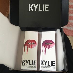 Kylie Cosmetics - Mary Jo K and Posie K