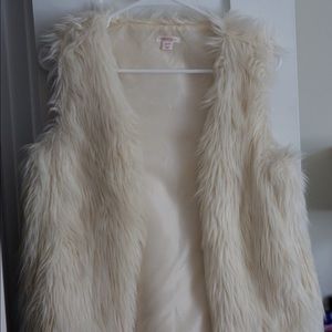 Furry vest -- White