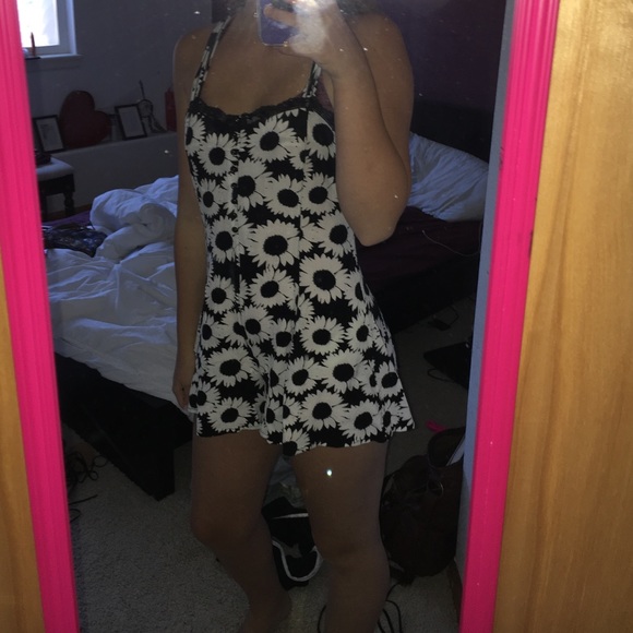 Forever 21 romper - Picture 3 of 3