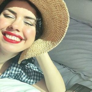 Meet your Posher, Natasha