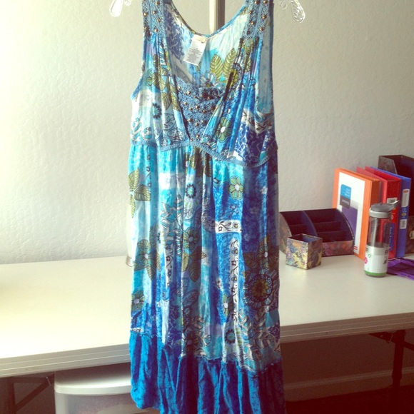 Bohemian dress with gold beading details - Picture 1 of 4