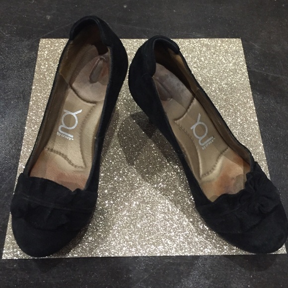 Cute ruffled heels from You! By Crocs