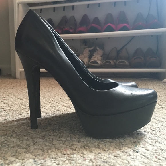 Jessica Simpson stilettos - Picture 2 of 3