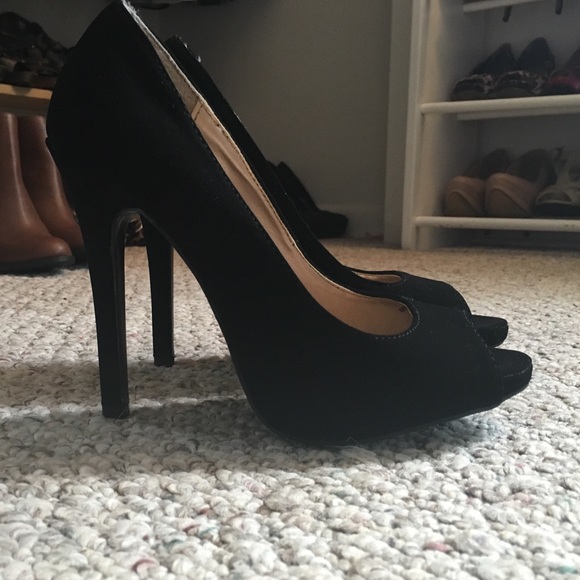Black heels - Picture 2 of 3