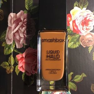 ✨SALE!✨Smashbox Liquid Halo HD Foundation