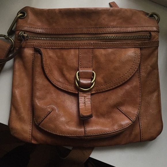 Leather Fossil cross body bag in camel - Picture 2 of 3